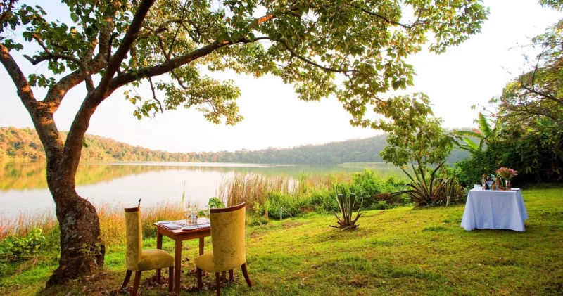 Lunch at Lake Duluti