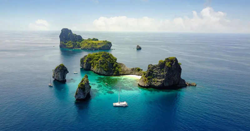 Sailing & Dhow Trips